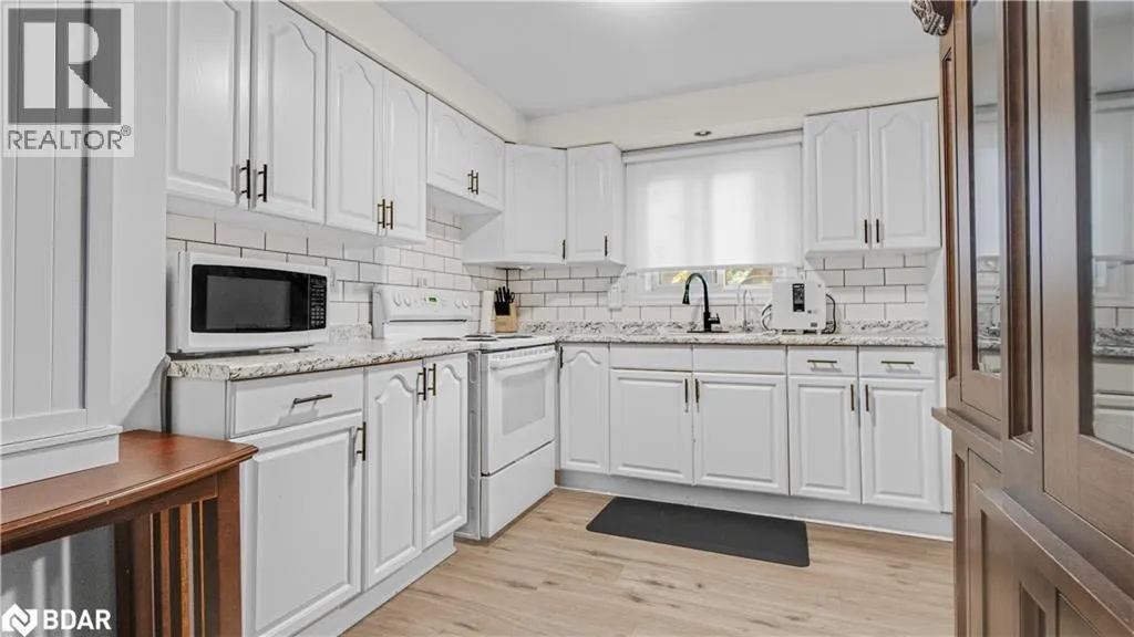 165 GREEN VALLEY Drive Unit# 18, #18