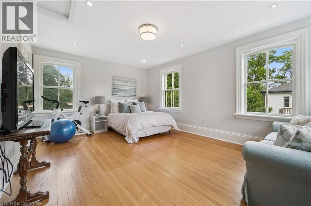 88 WILLIAM Street W