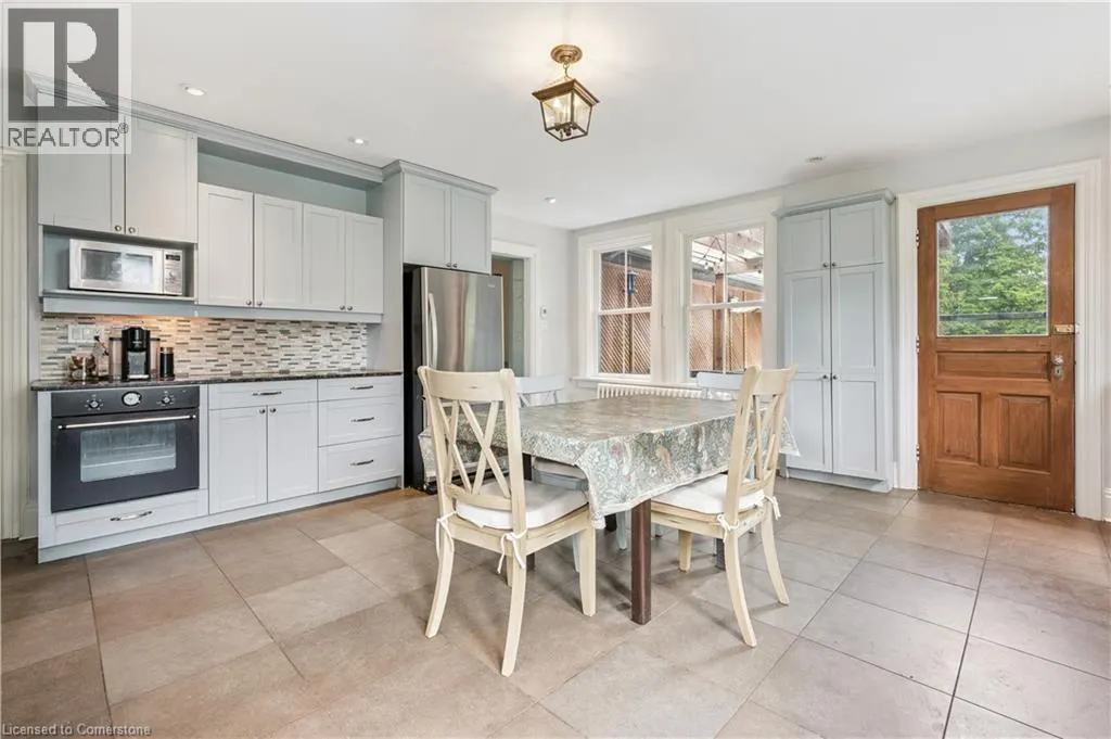 88 WILLIAM Street W