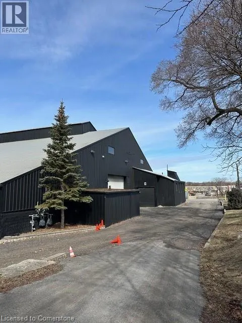243 QUEEN Street N