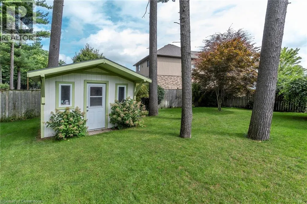 6 WINTERGREEN Crescent