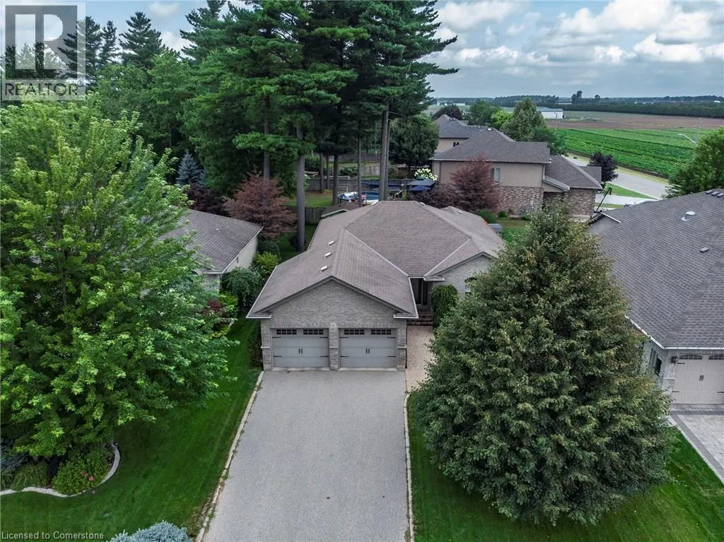 6 WINTERGREEN Crescent