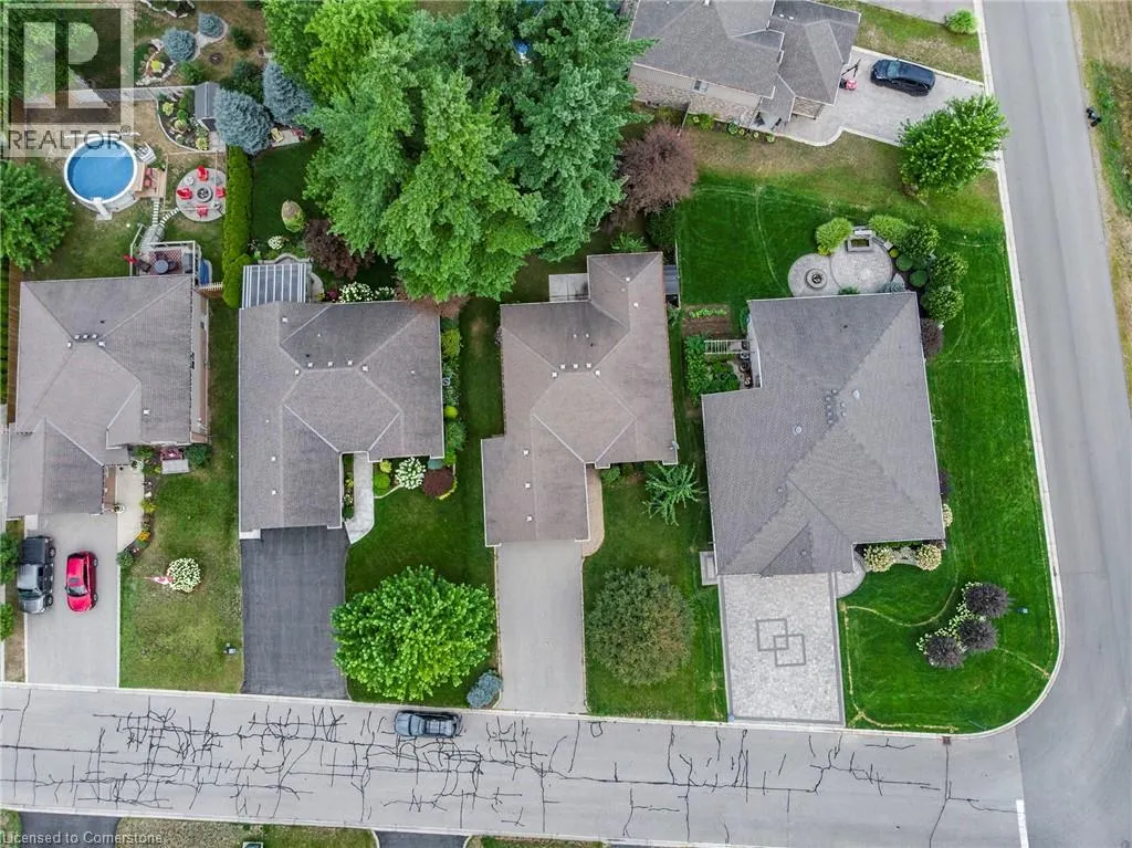 6 WINTERGREEN Crescent