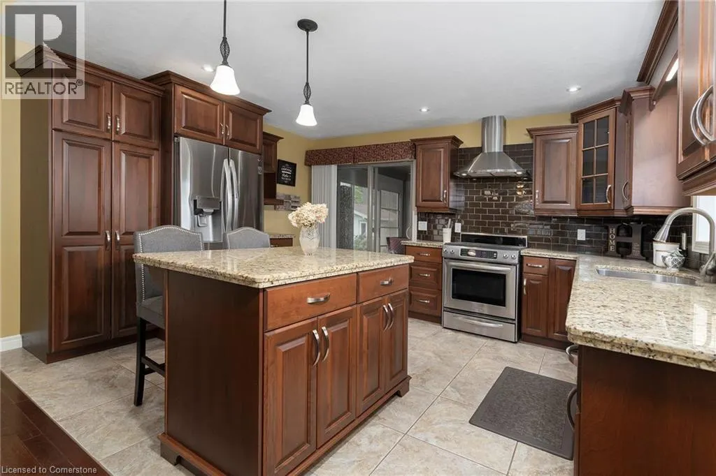 6 WINTERGREEN Crescent