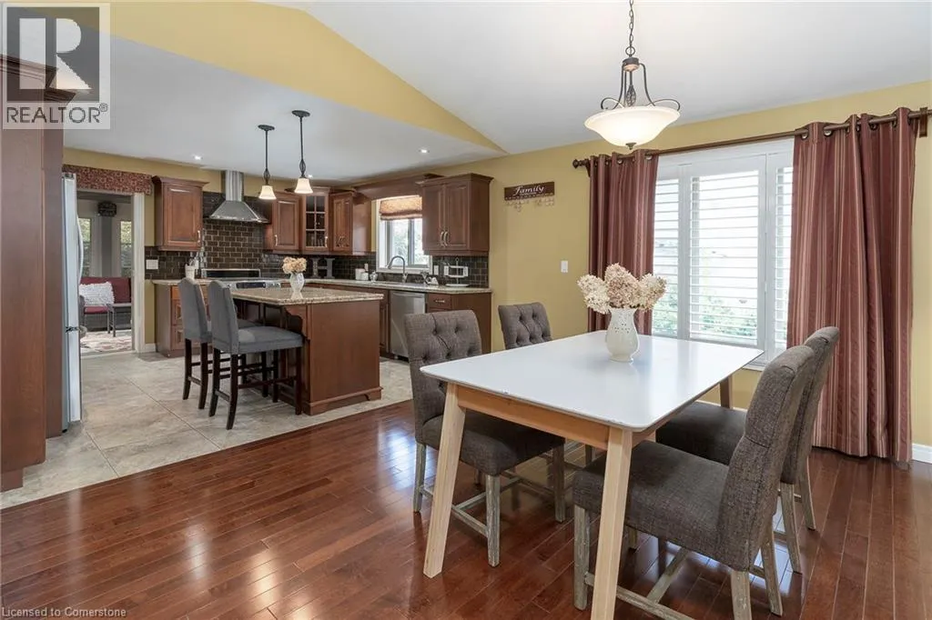 6 WINTERGREEN Crescent