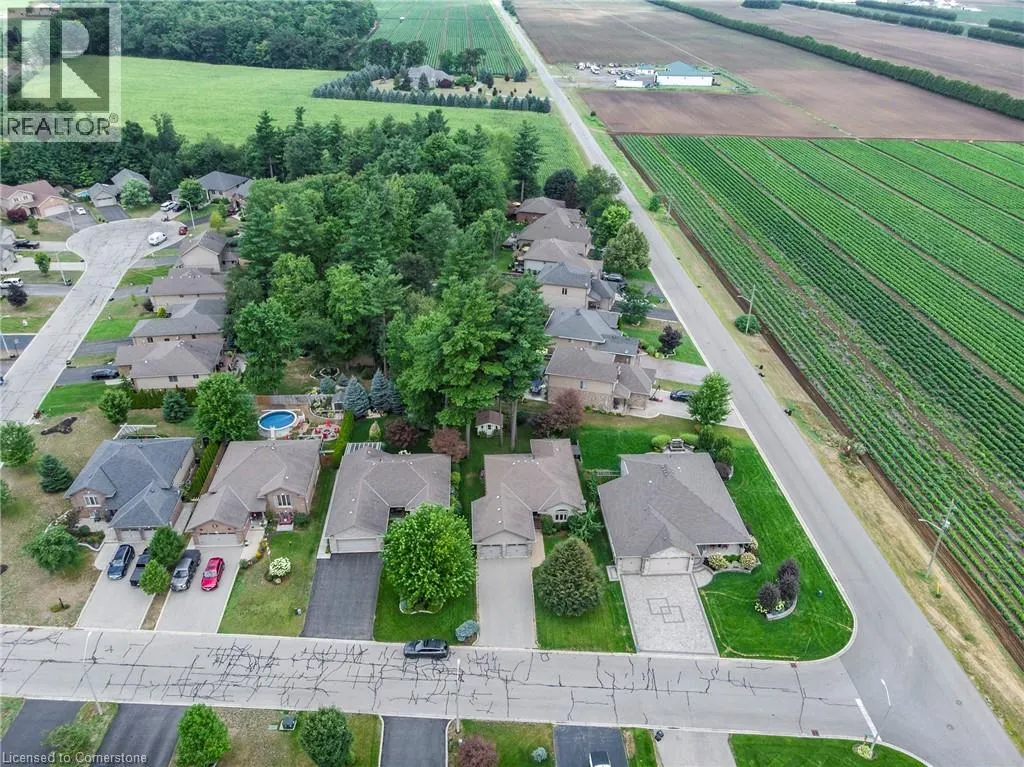 6 WINTERGREEN Crescent