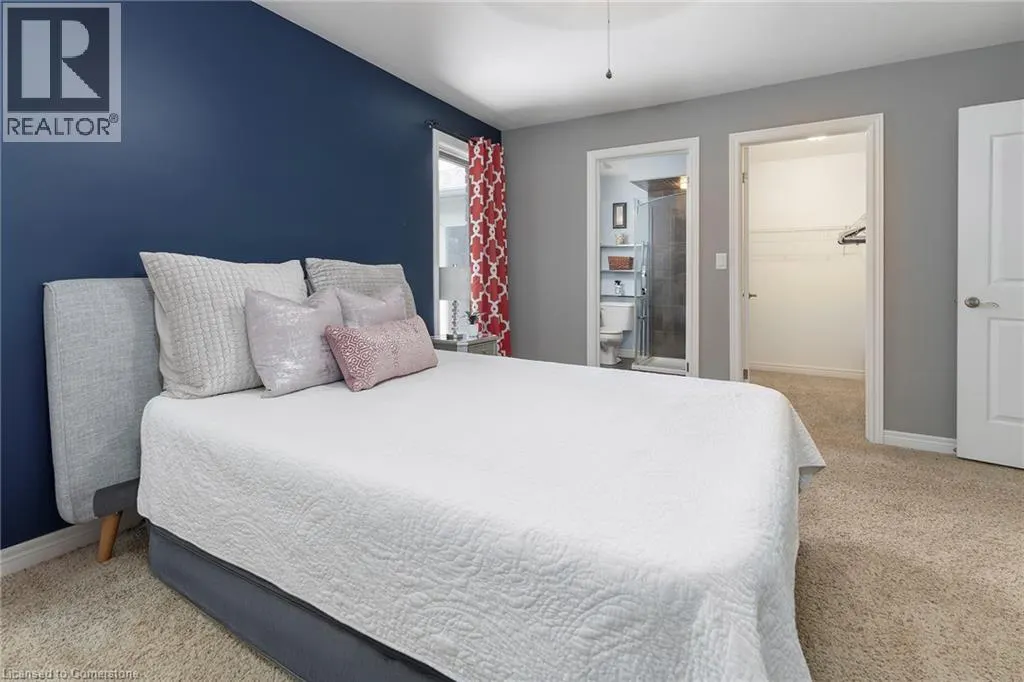 6 WINTERGREEN Crescent