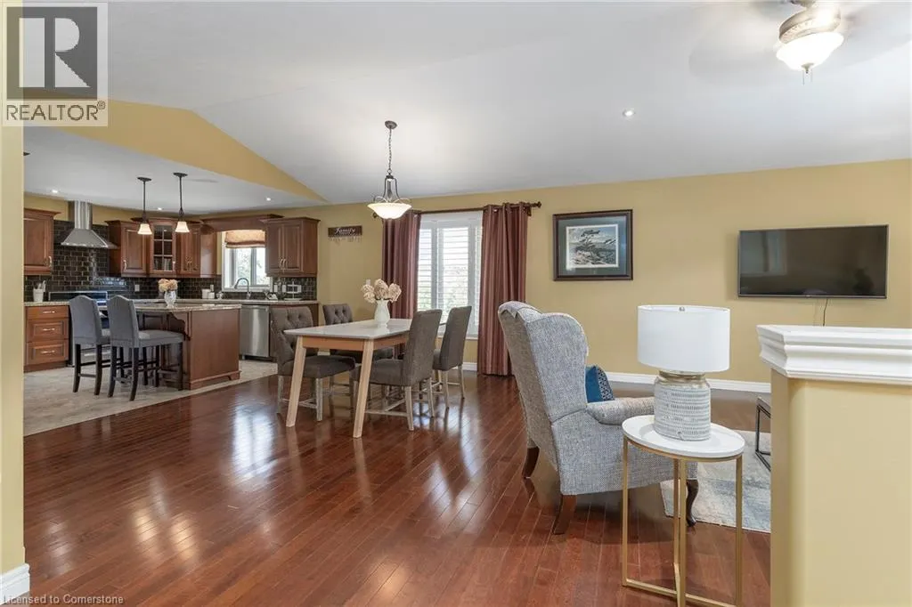 6 WINTERGREEN Crescent
