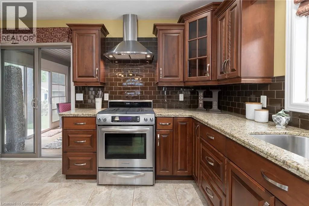 6 WINTERGREEN Crescent