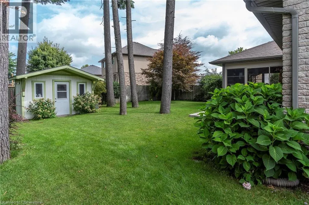 6 WINTERGREEN Crescent