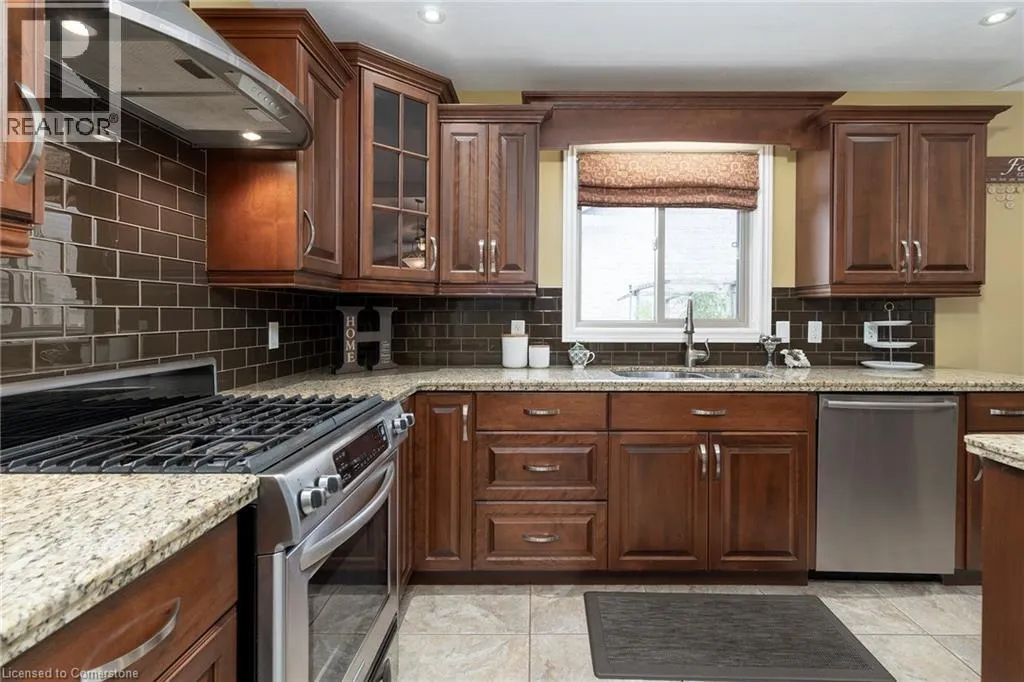 6 WINTERGREEN Crescent
