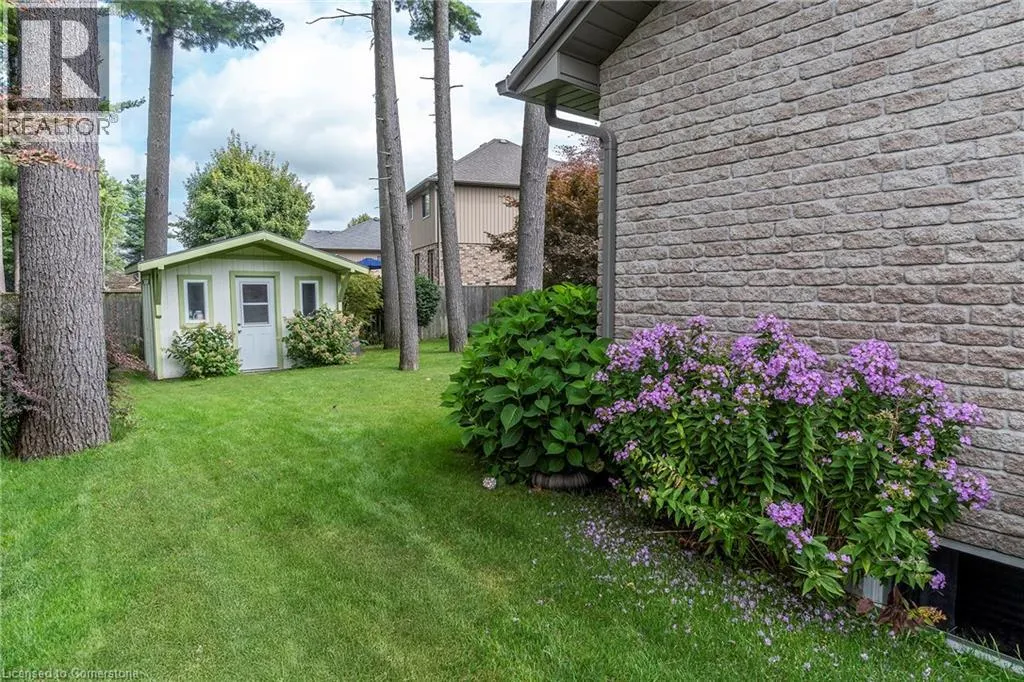 6 WINTERGREEN Crescent