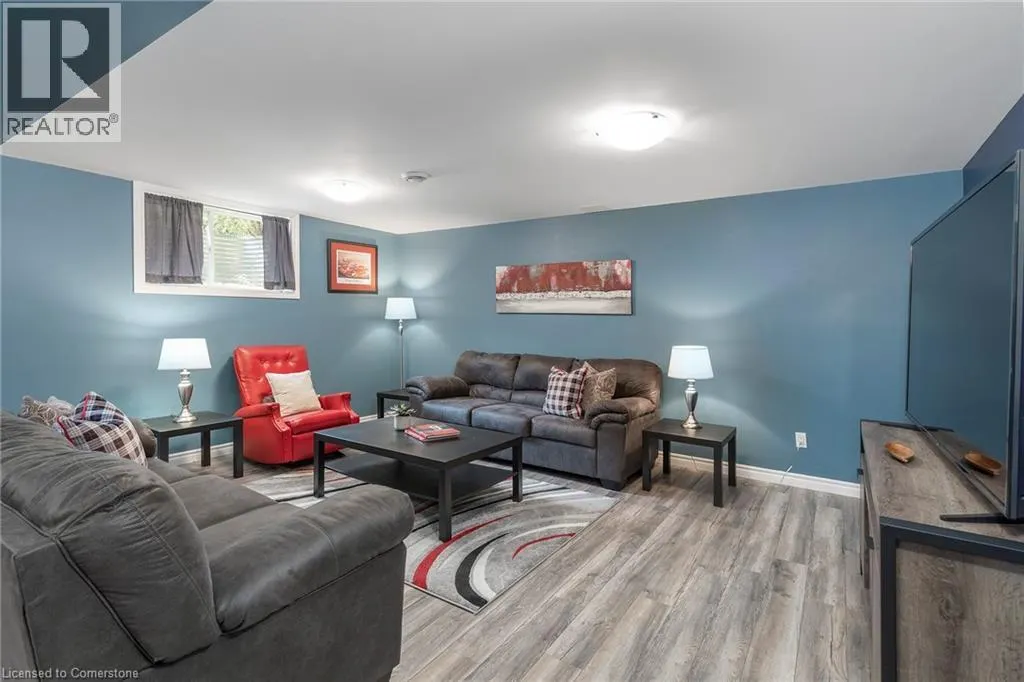 6 WINTERGREEN Crescent