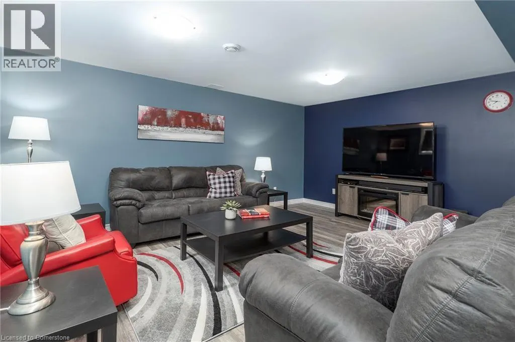 6 WINTERGREEN Crescent