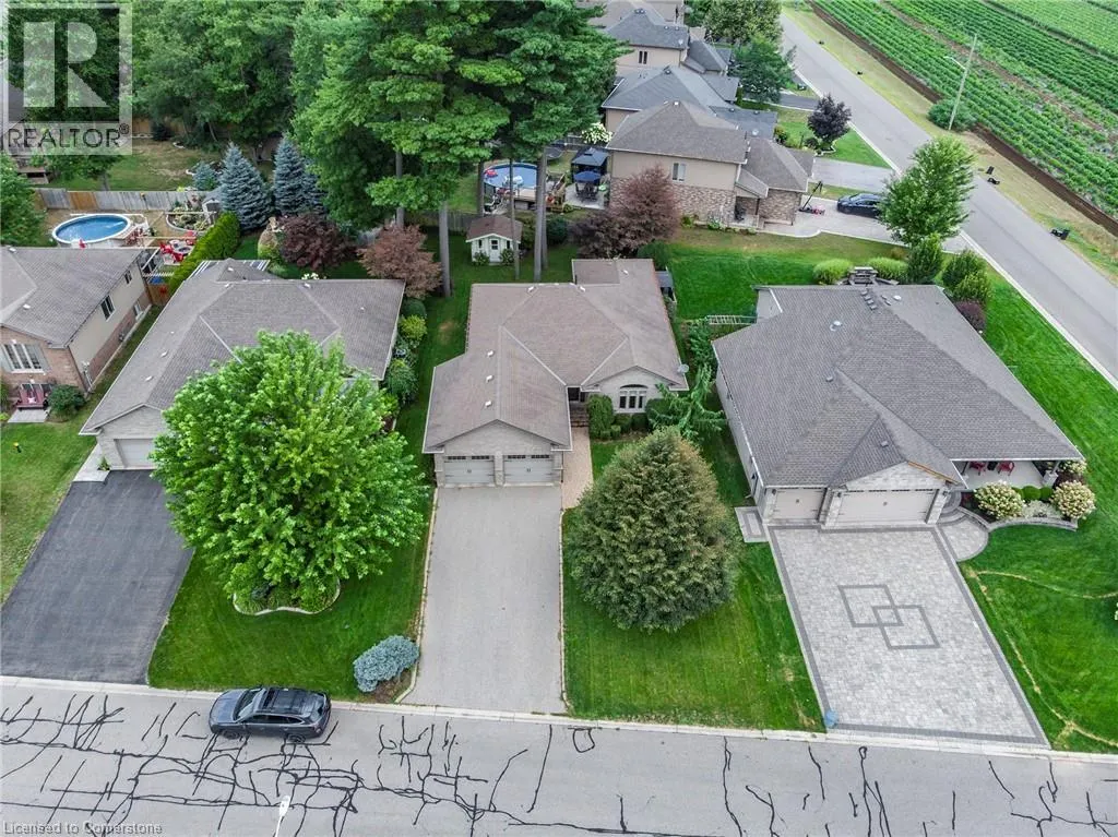 6 WINTERGREEN Crescent