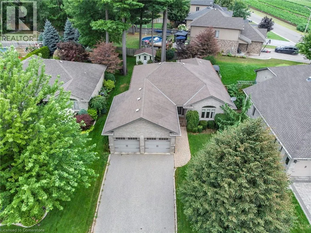6 WINTERGREEN Crescent