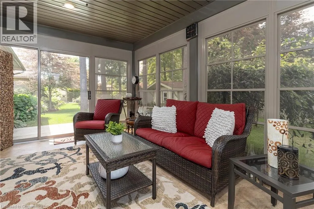 6 WINTERGREEN Crescent