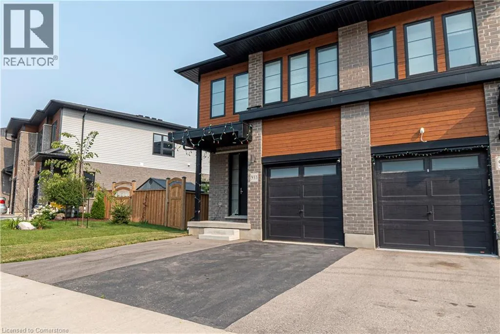 933 ROBERT FERRIE Drive