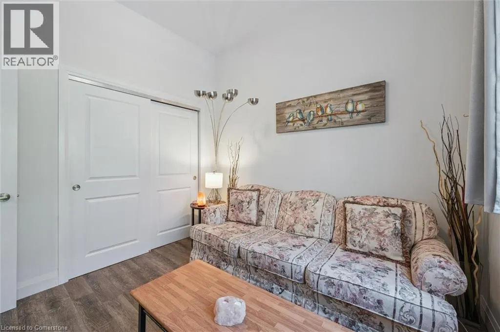 1 REDFERN Avenue Unit# 102, #102