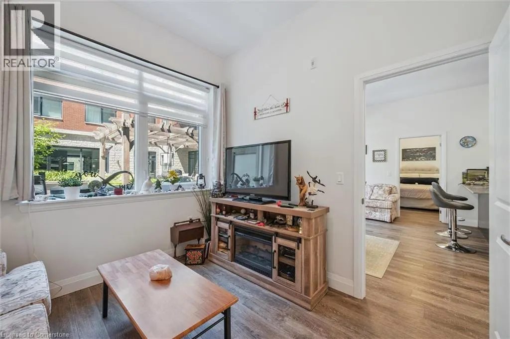 1 REDFERN Avenue Unit# 102, #102