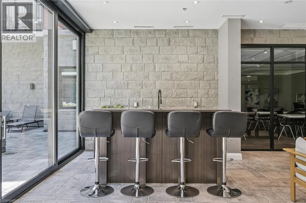 1 REDFERN Avenue Unit# 102, #102
