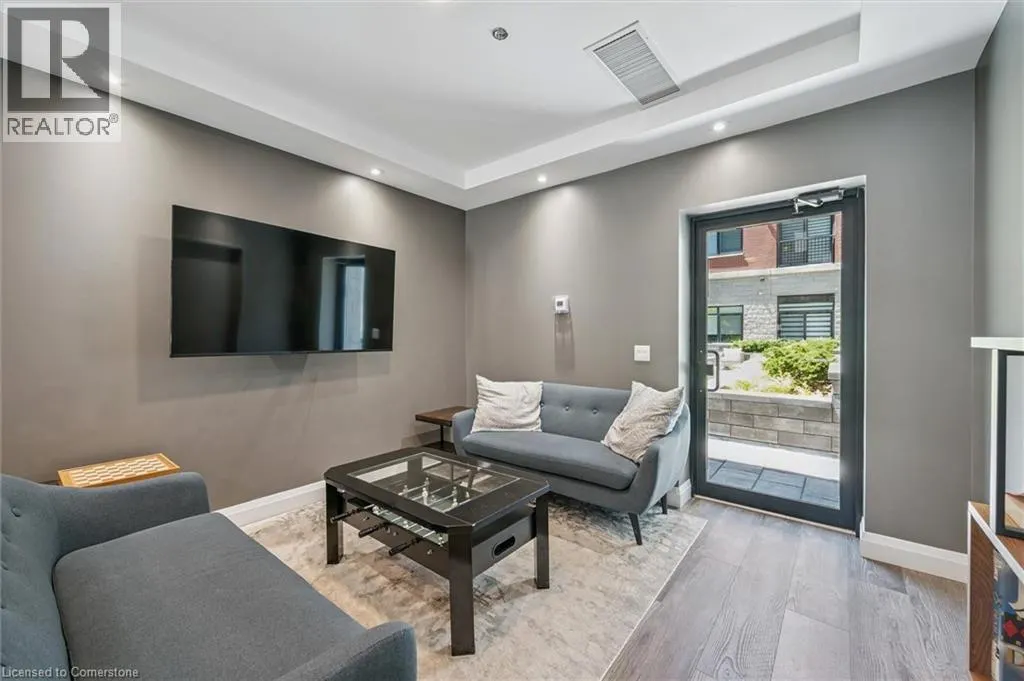 1 REDFERN Avenue Unit# 102, #102