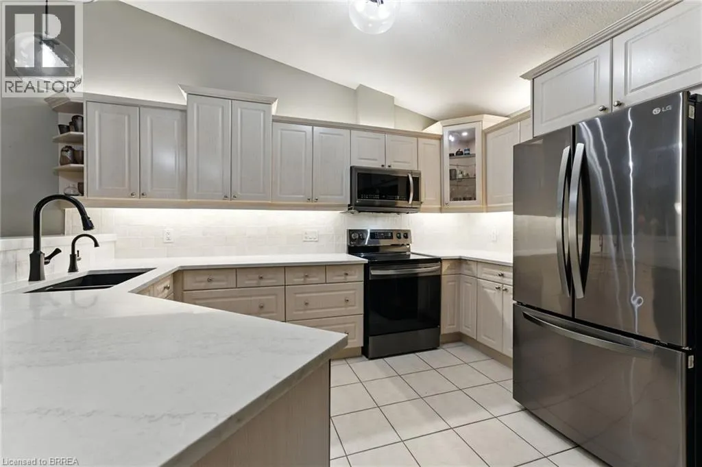 633 PARK ROAD NORTH Unit# 5, #5