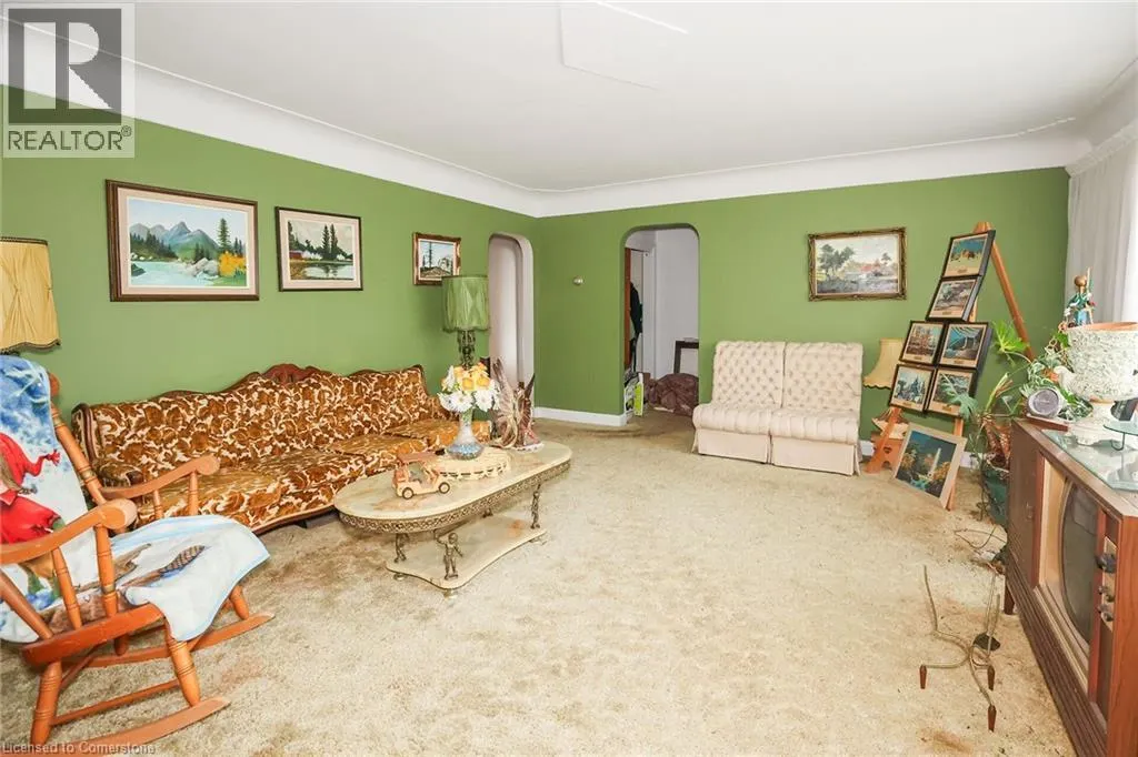 1033 NORTH SERVICE Road