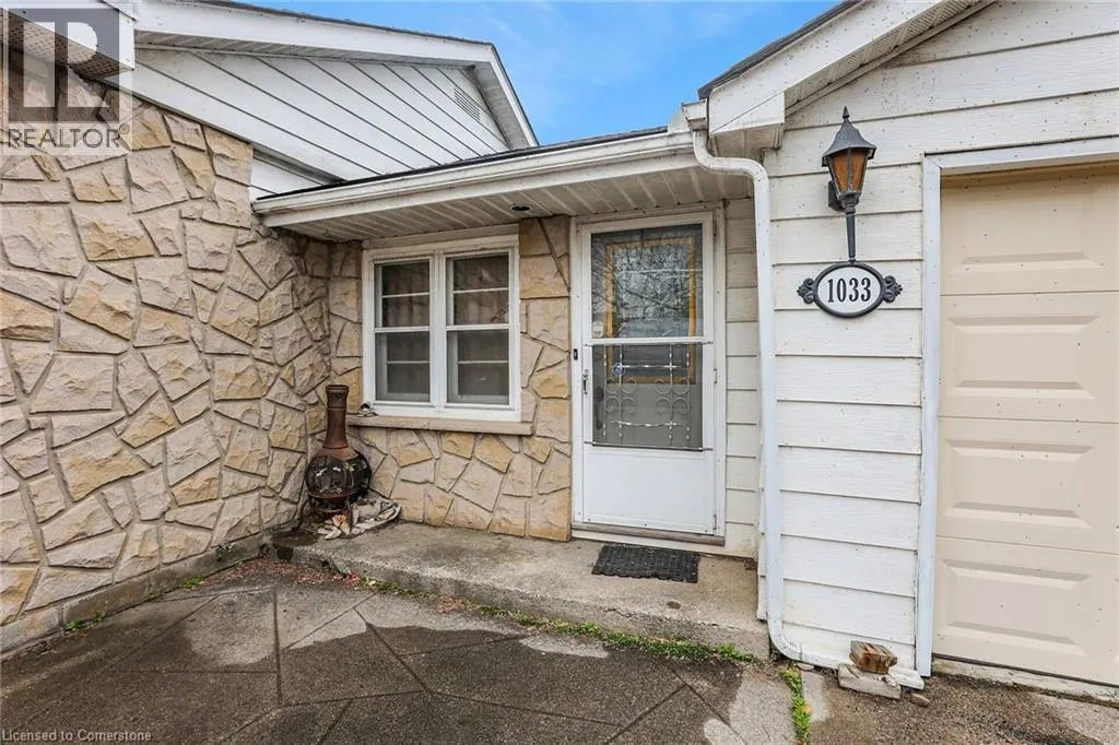 1033 NORTH SERVICE Road