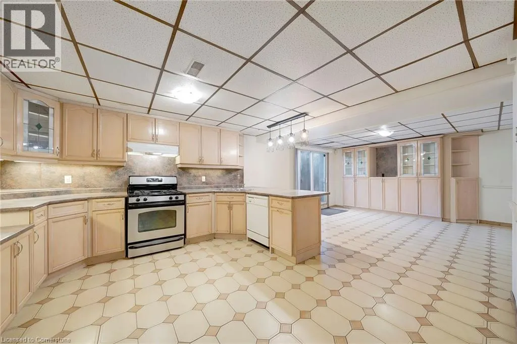 7105 YORK Drive