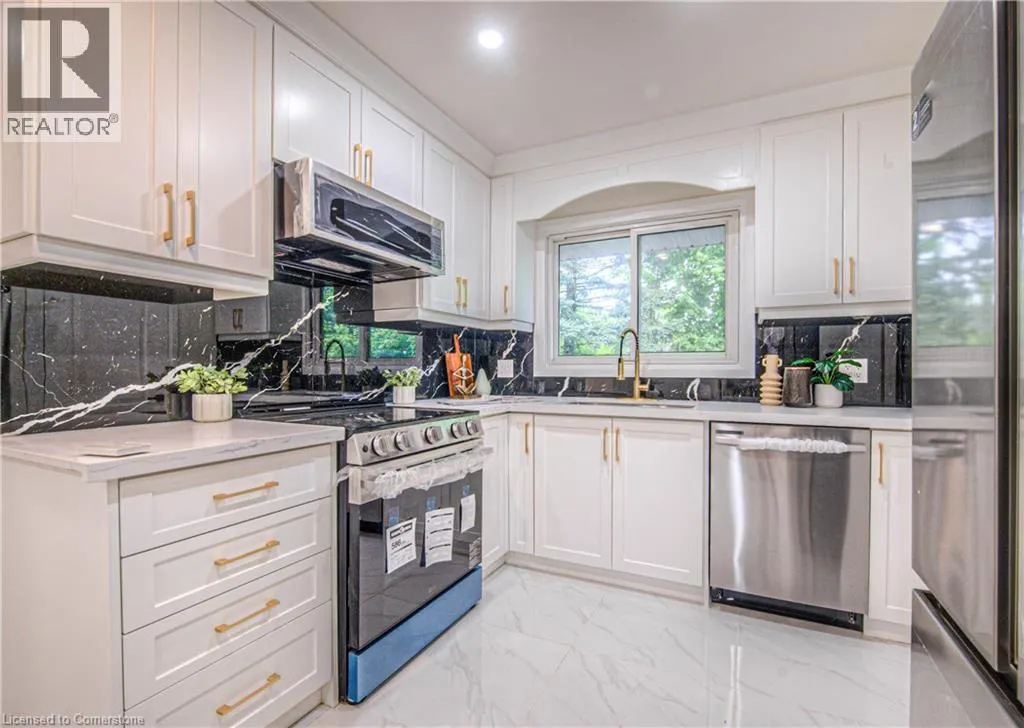 76 RAVINE Drive