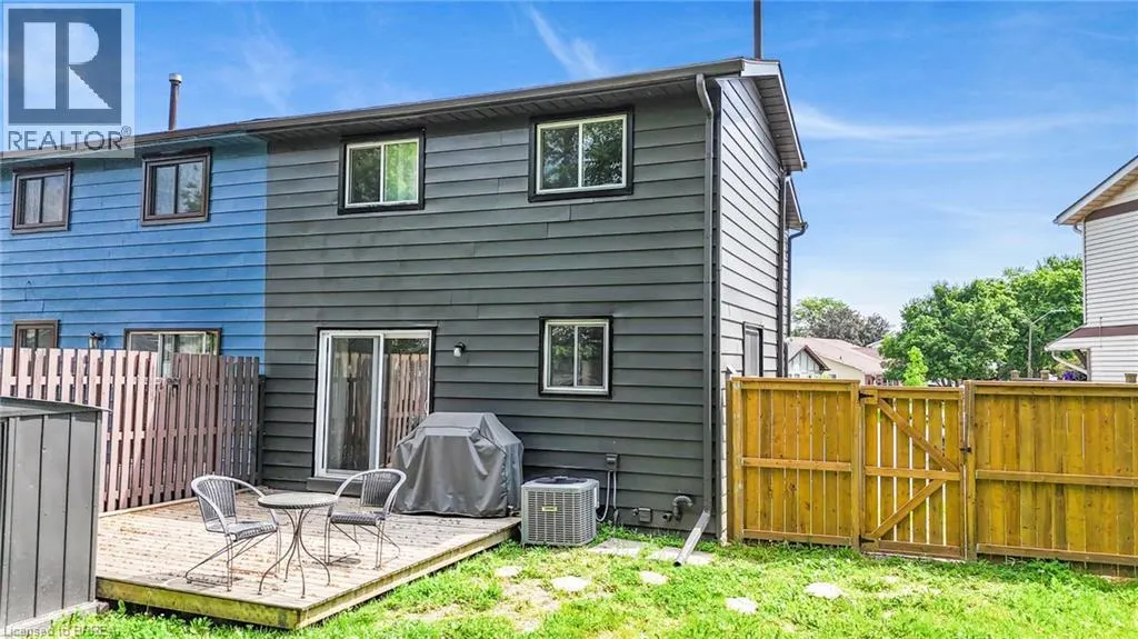 32 ENFIELD Crescent