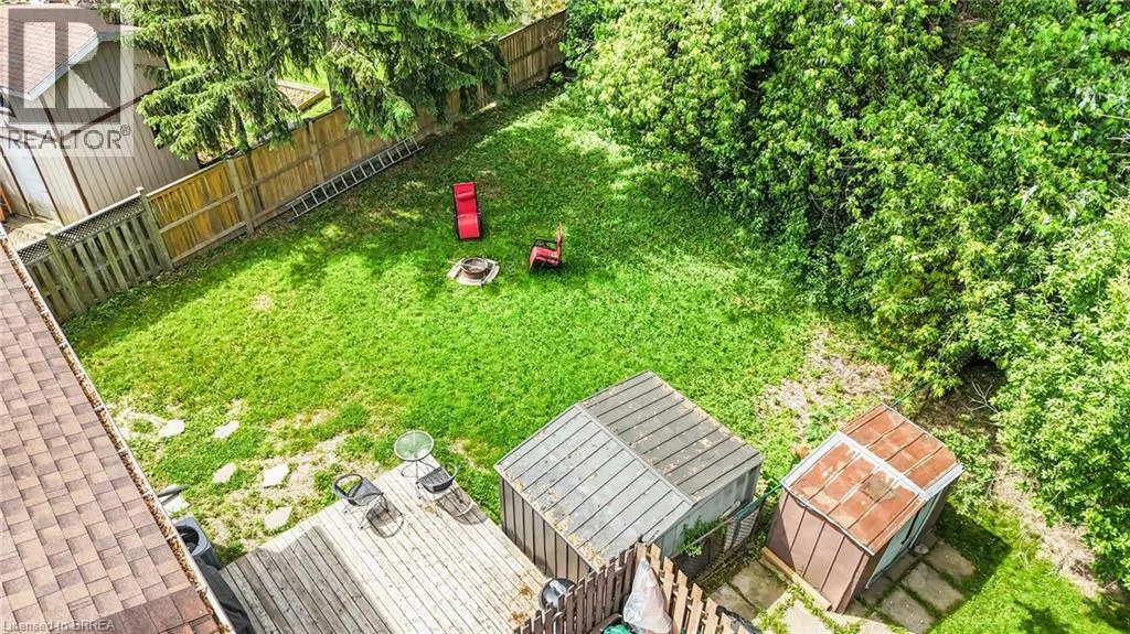 32 ENFIELD Crescent