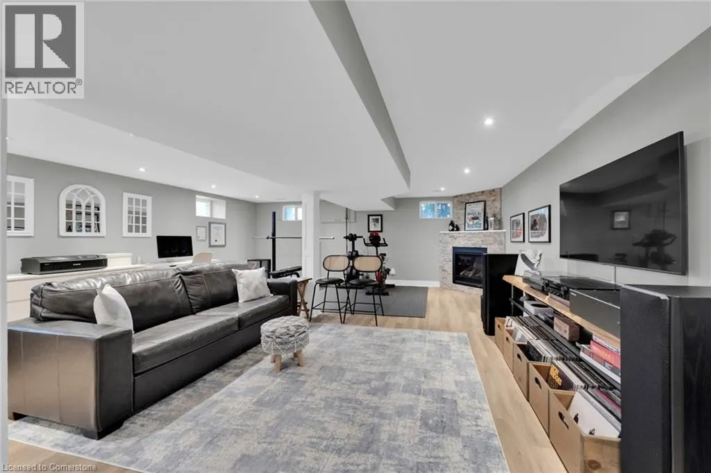 424 SECOND Road E