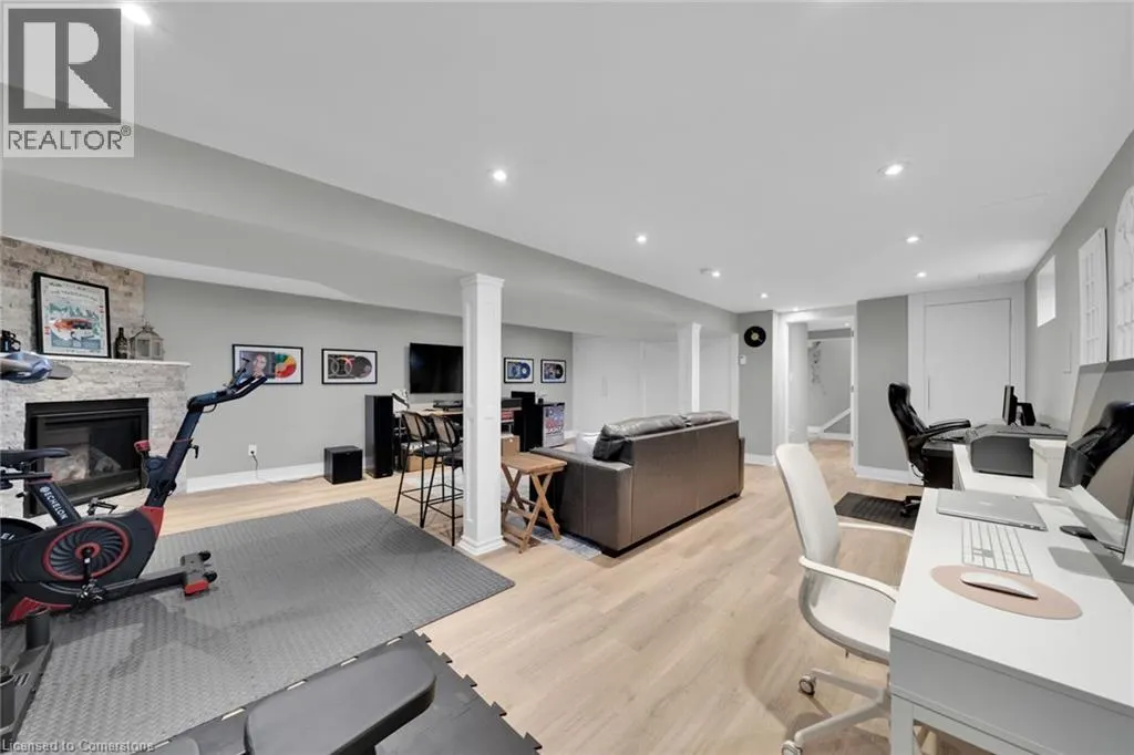 424 SECOND Road E
