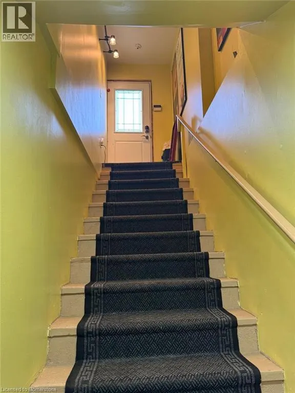 43 MAIN Street W