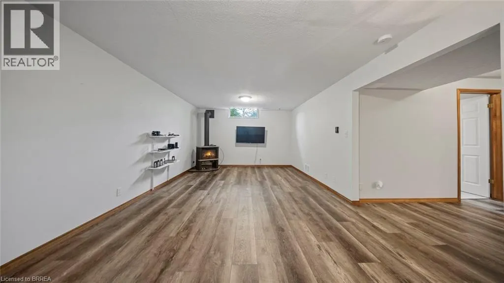 209 NELSON Street W