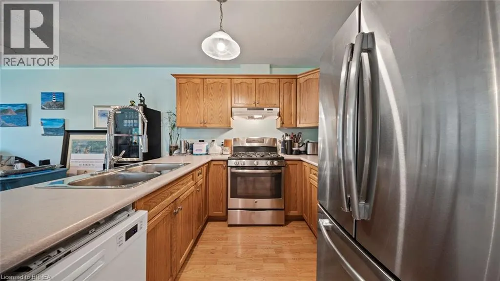 209 NELSON Street W