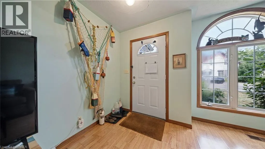 209 NELSON Street W
