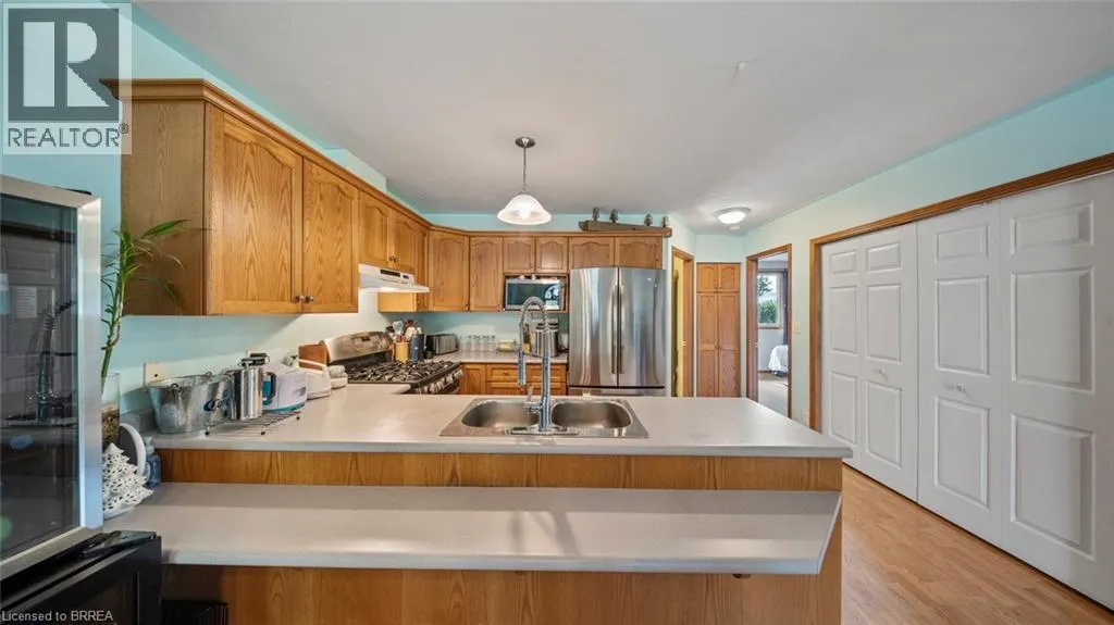 209 NELSON Street W