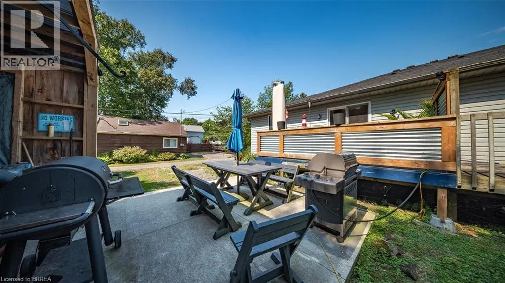 209 NELSON Street W