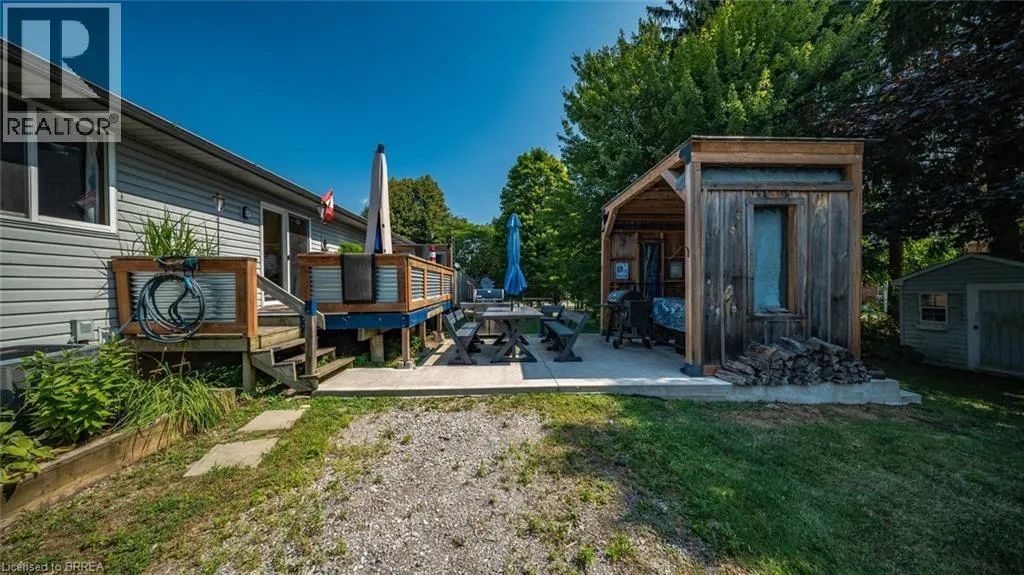 209 NELSON Street W