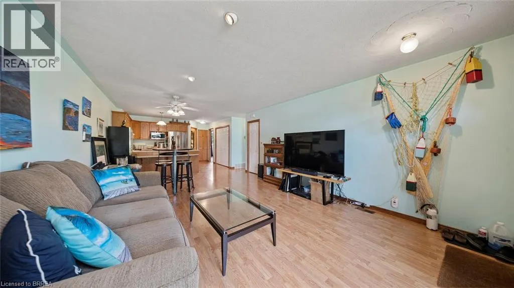 209 NELSON Street W
