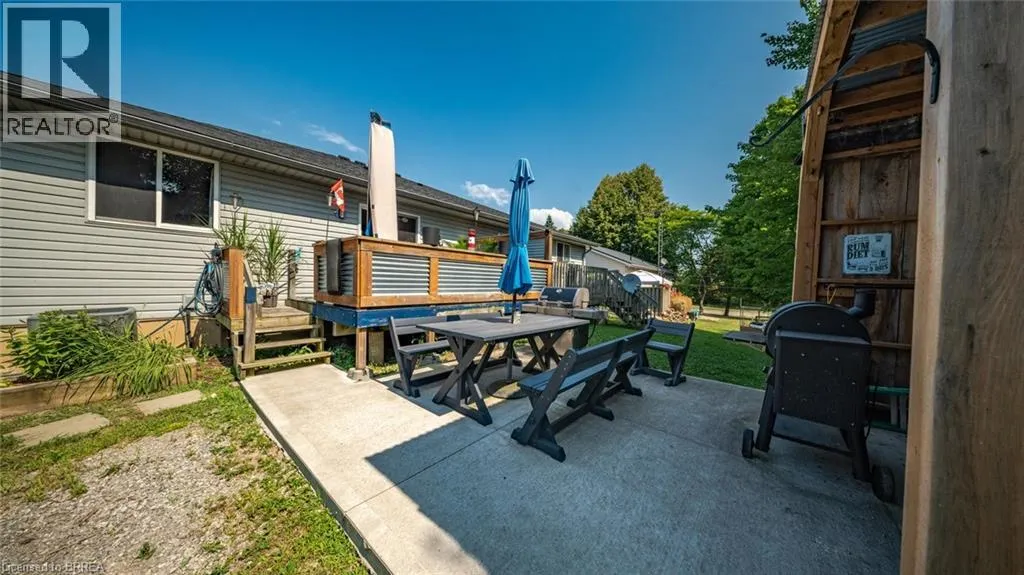 209 NELSON Street W