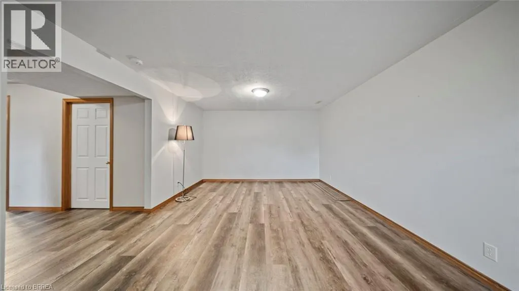 209 NELSON Street W