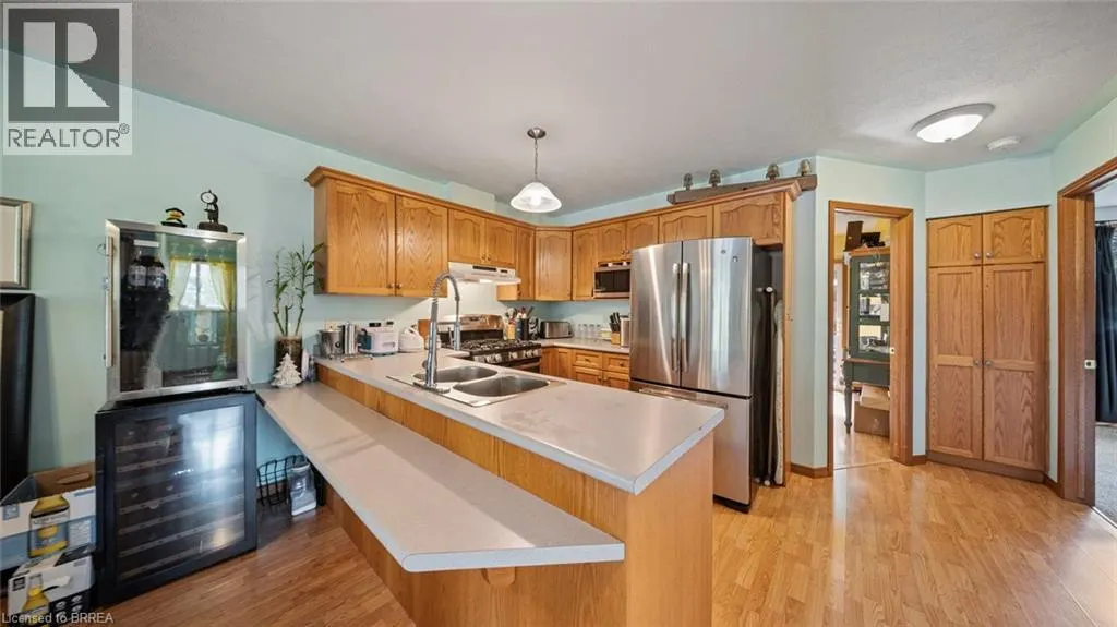 209 NELSON Street W