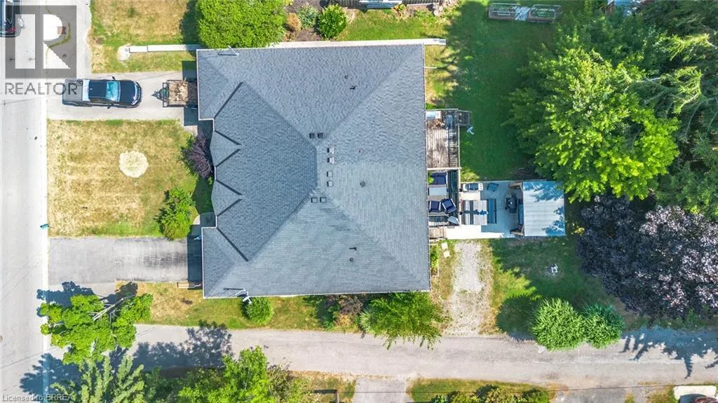 209 NELSON Street W