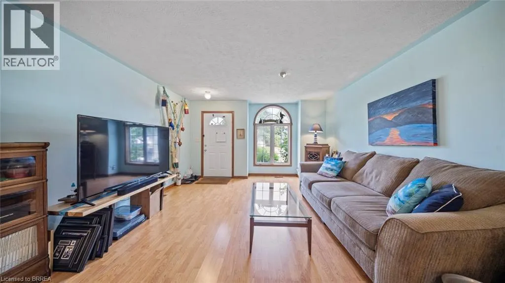 209 NELSON Street W