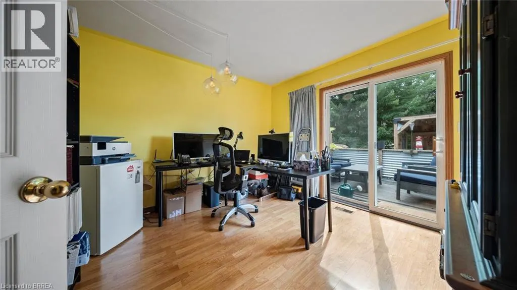 209 NELSON Street W