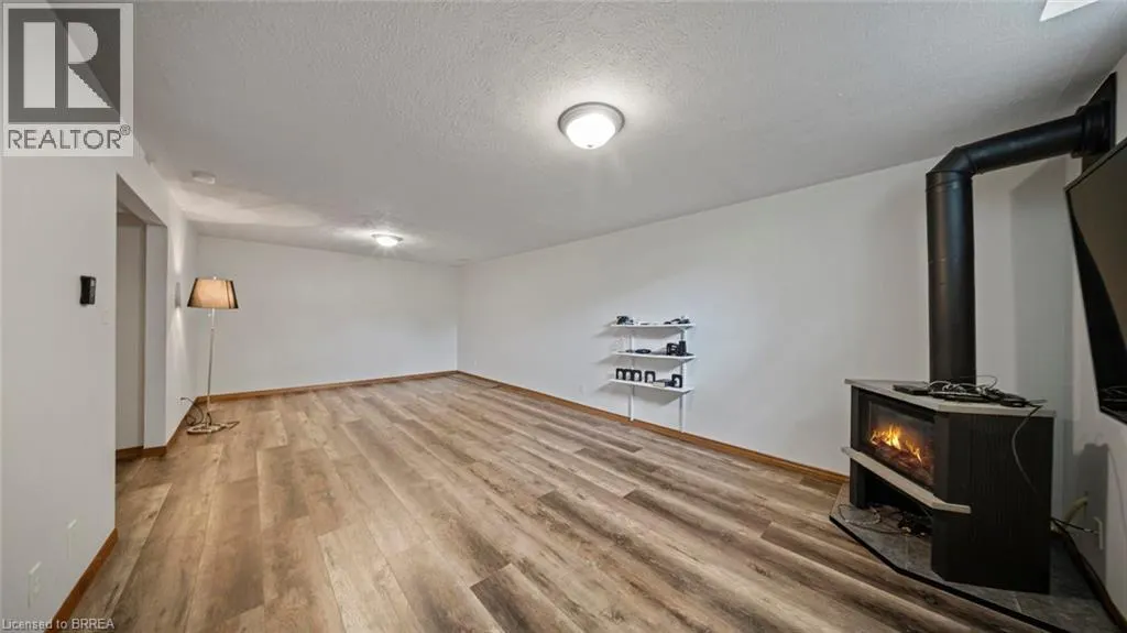 209 NELSON Street W